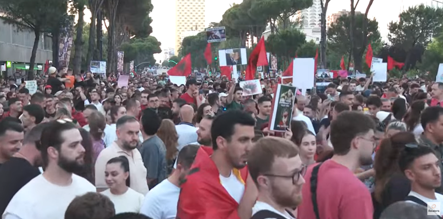 Dokumenti/ Protestat masive kund&euml;r qeveris&euml;, &ldquo;L&euml;vizja