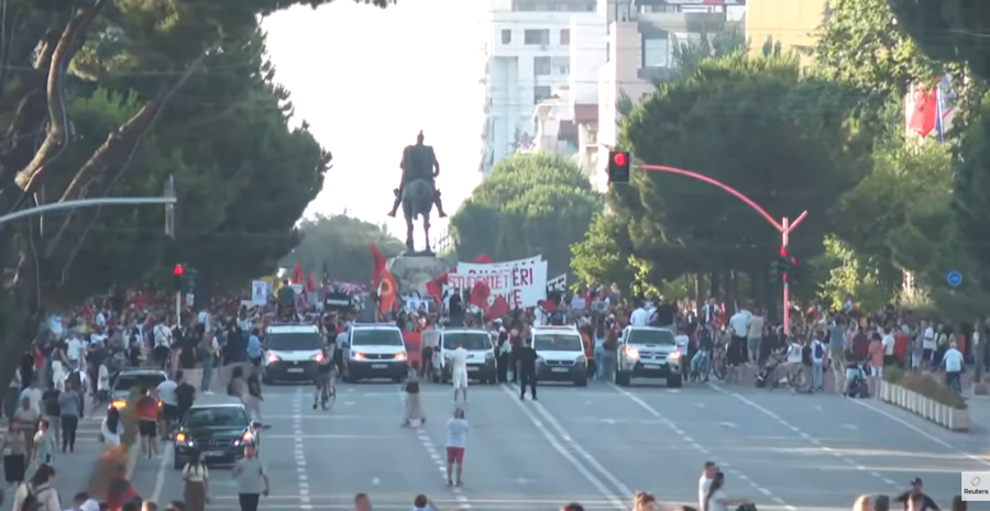 Dokumenti/ Protestat masive kund&euml;r qeveris&euml;, &ldquo;L&euml;vizja