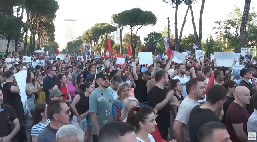 Dokumenti/ Protestat masive kund&euml;r qeveris&euml;, &ldquo;L&euml;vizja