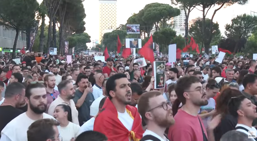 Dokumenti/ Protestat masive kund&euml;r qeveris&euml;, &ldquo;L&euml;vizja