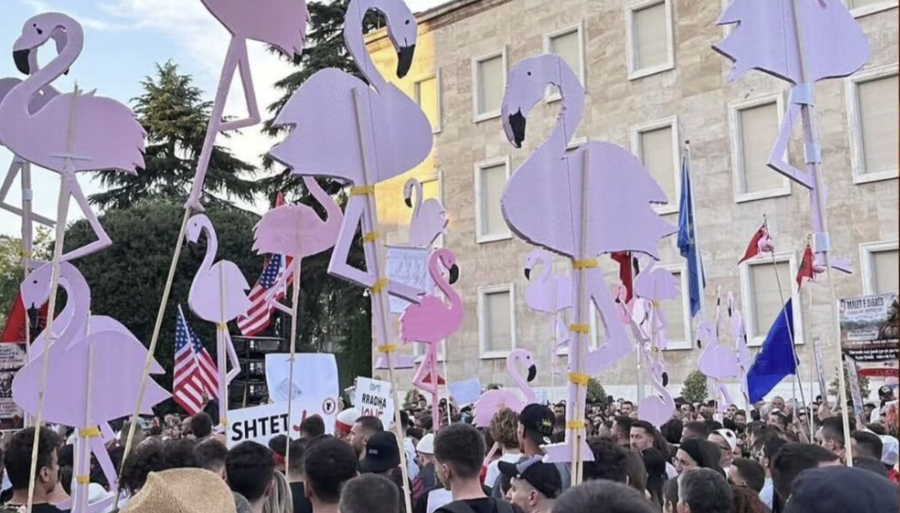 Të rinjtë heqin dorë nga koncertet! Si po e ndryshon protesta