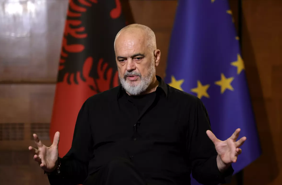"T&euml; t&euml;rhiqem nga &ccedil;far&euml;?", Rama intervist&euml;