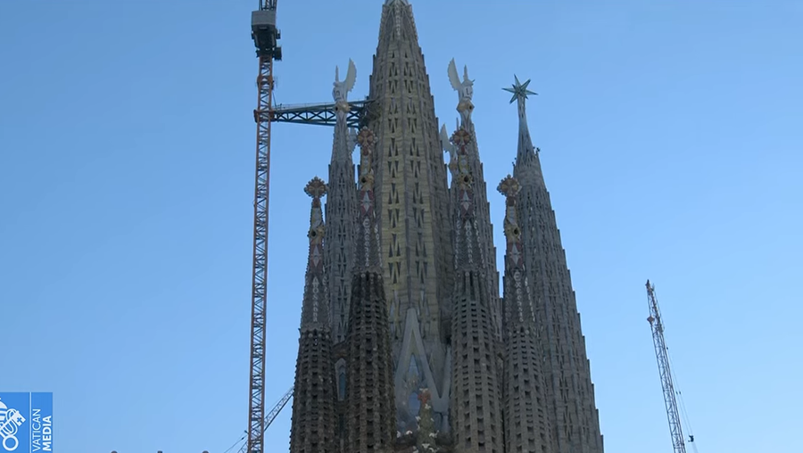 FOTO-LAJM/ Barcelon&euml;, Papa Leoni XIV bekon Kull&euml;n e shenjt&euml; 172.5