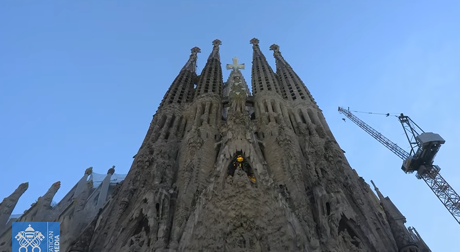 FOTO-LAJM/ Barcelon&euml;, Papa Leoni XIV bekon Kull&euml;n e shenjt&euml; 172.5