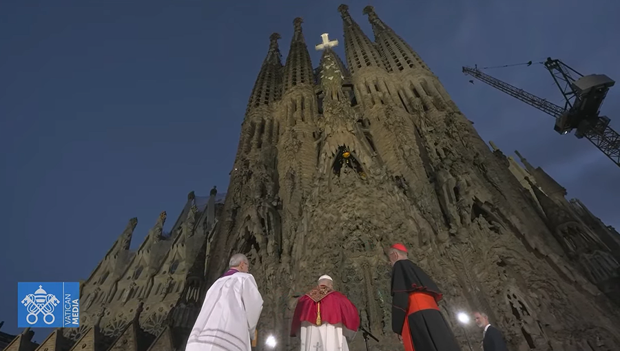 FOTO-LAJM/ Barcelon&euml;, Papa Leoni XIV bekon Kull&euml;n e shenjt&euml; 172.5