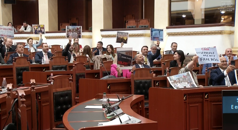 &ldquo;Rama jepe dor&euml;heqjen&rdquo;, deputet&euml;t e PD k&euml;ndojn&euml;!