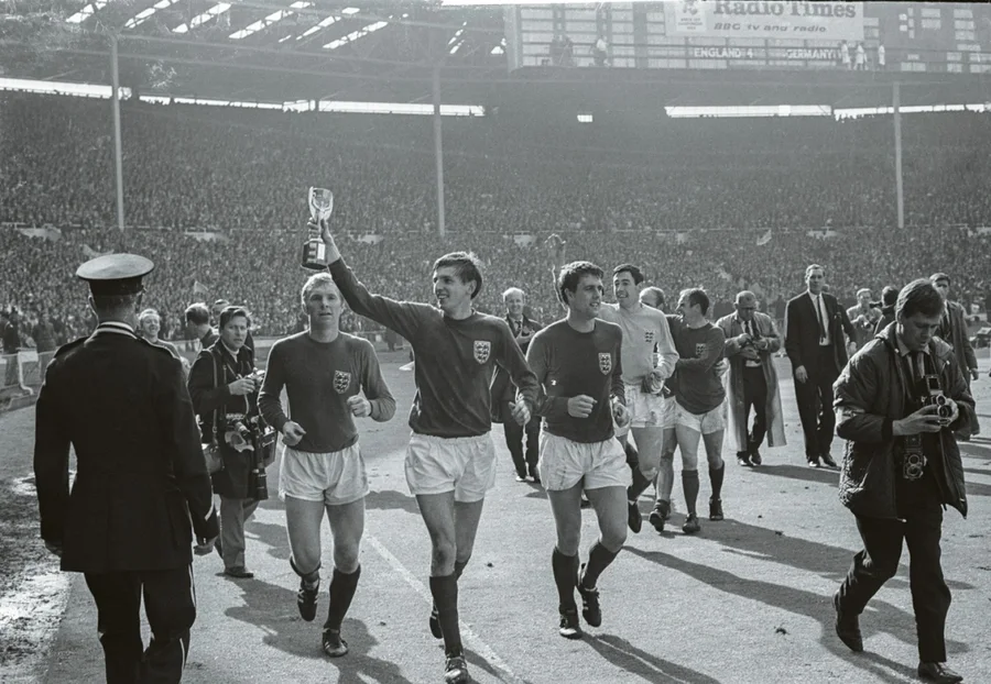 Goli fantazm&euml; i vitit 1966 dhe histori t&euml; tjera t&euml; panjohura nga