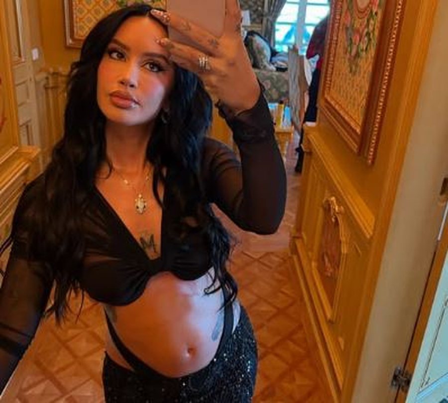 FOTO/ Dafina Zeqiri ndan momentin e &euml;mb&euml;l me ndjek&euml;sit n&euml;