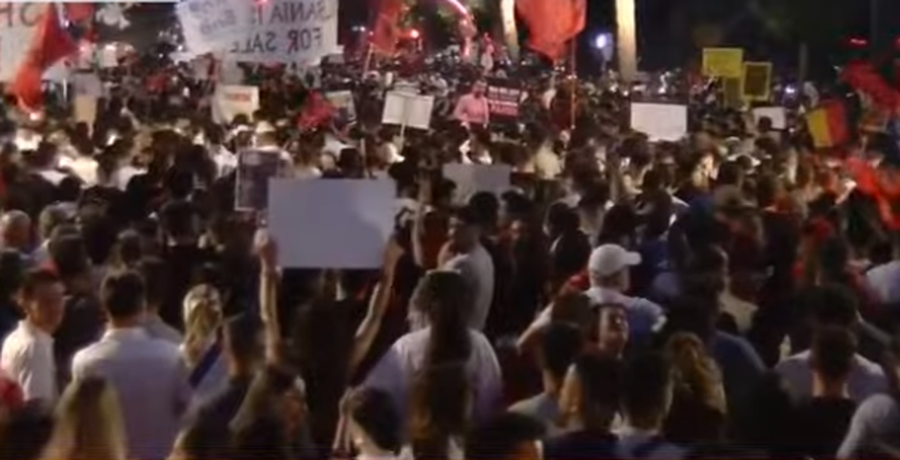 Mbyllet protesta para qeveris&euml;, dhjet&euml;ra mij&euml;ra qytetar&euml;
