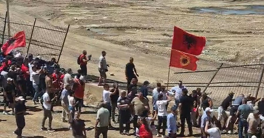 Banor&euml;t e Rrjollit i drejtohen kantierit t&euml; Bashkim Ulajt pasi