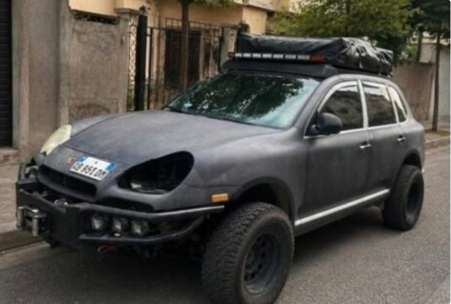 U përdor për të transportuar trupin e "korrierit"