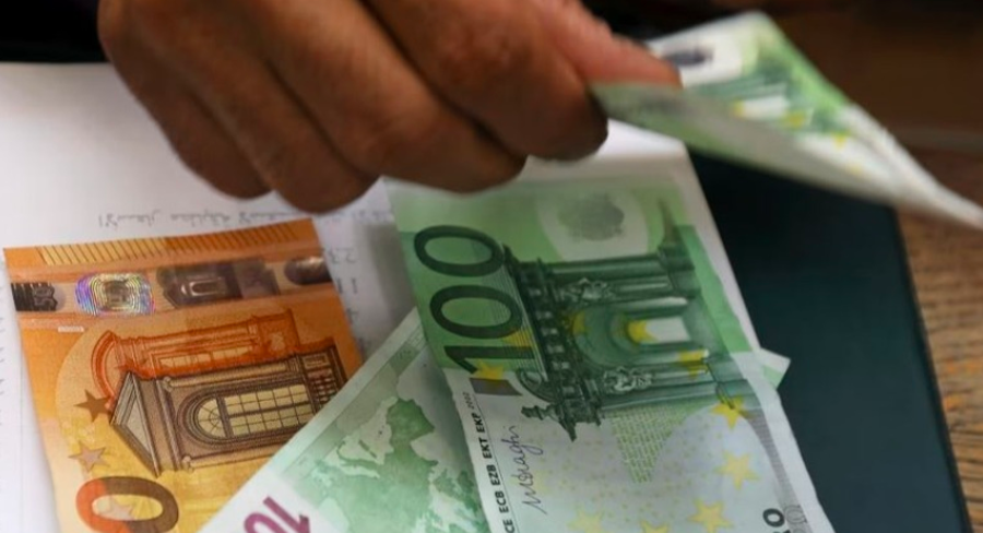R&euml;nia e euros me 31% nga 2016-ta, pastrimi i parave rrezikon ta