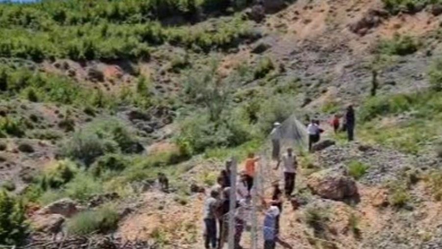 Librazhd, prej muajsh pa ujë, banorët kundër rrethimit të