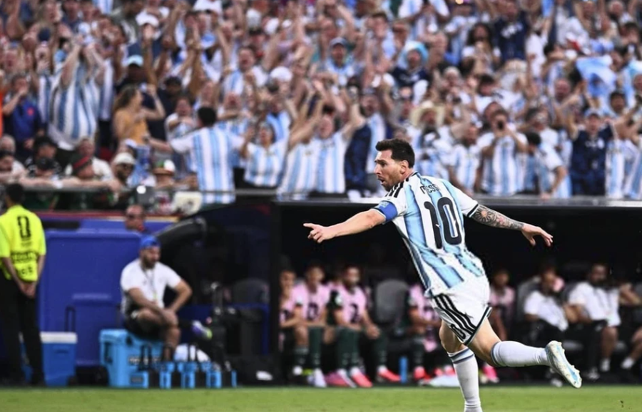 Hat-trick dhe rekord pas rekordi, Messi barazon Klosen, kalon Ronaldon dhe