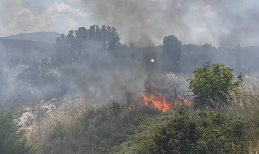 Tjet&euml;r zjarr masiv n&euml; Elbasan, flak&euml; pran&euml; inceneratorit!