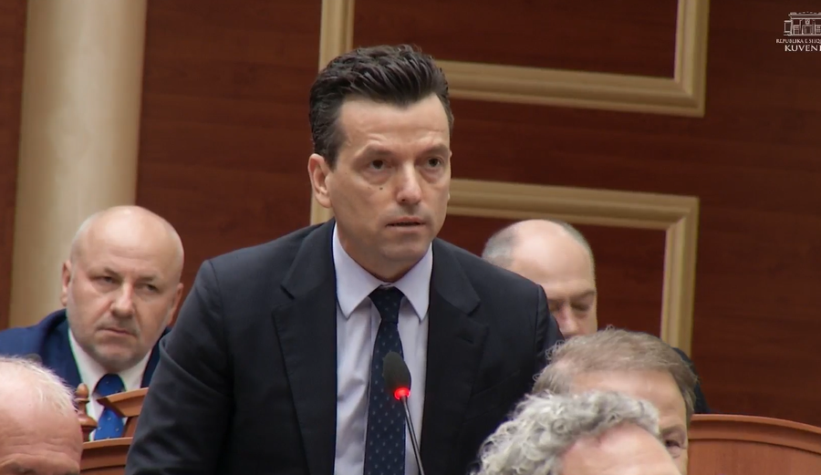 "Malaj kreu vep&euml;r penale", Shehaj: Ministri m&euml; shantazhoi