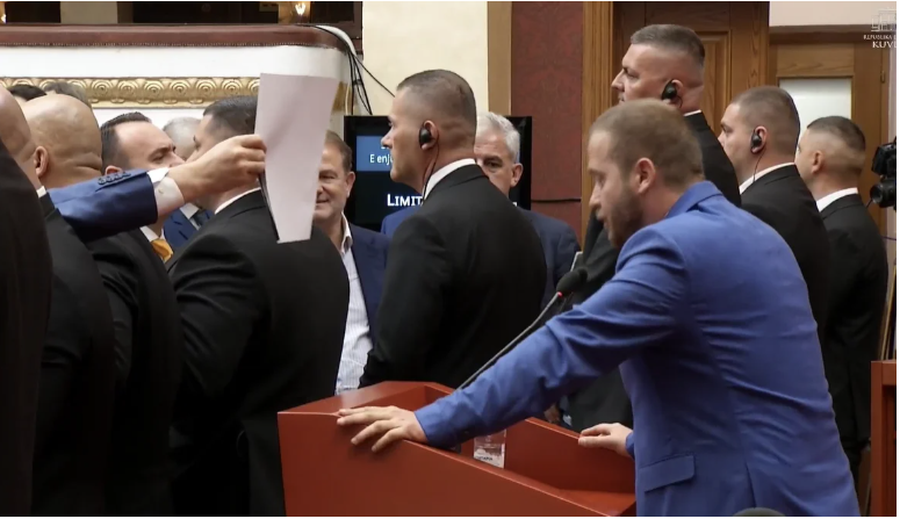 &ldquo;O zoti bideja&rdquo;, tensione n&euml; Kuvend, deputet&euml;t e PD