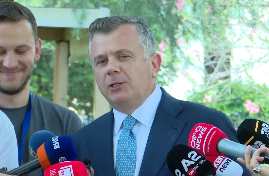 Koçeku i sfidoi me zgjedhje të parakohshme, Balla ironizon: E