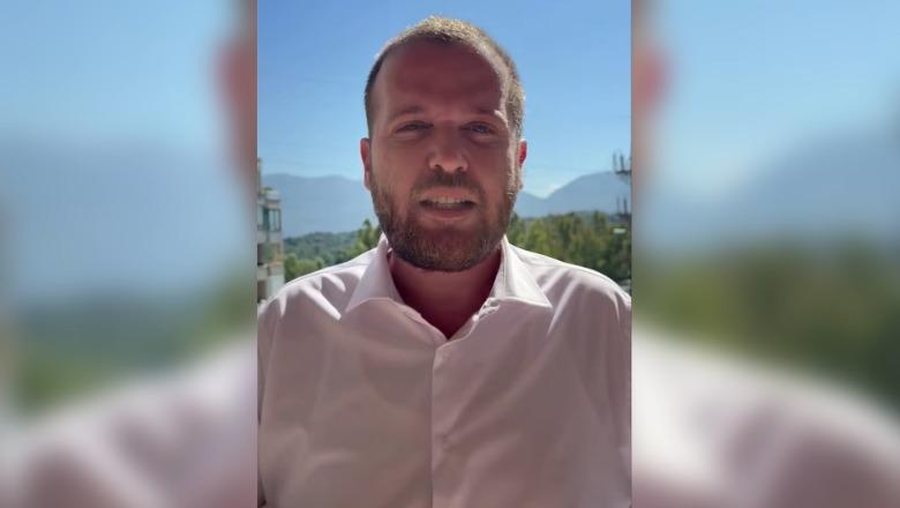 VIDEO/ Protestuesit i kërkuan dje të largohet nga protesta, deputeti