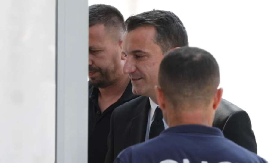 ''Kush do i nd&euml;rtoj&euml; kopshtet tani?'', Veliaj: