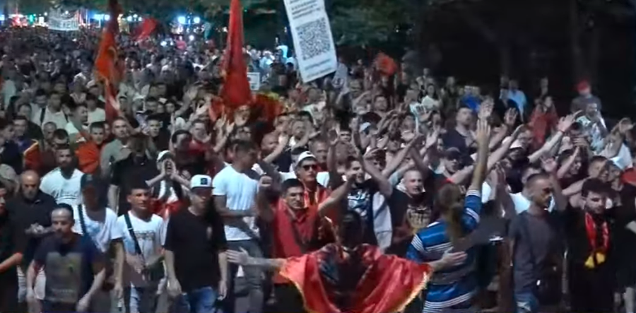 Pas protestës para qeverisë, me mijëra qytetarë