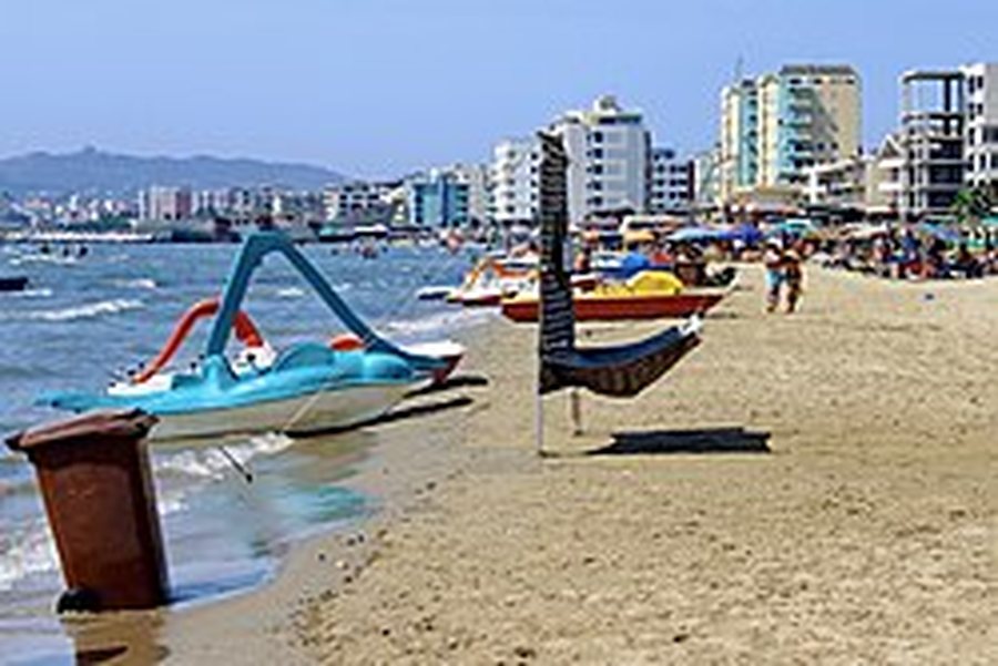 E r&euml;nd&euml;, nj&euml; i mitur mbytet n&euml; plazhin e Durr&euml;sit