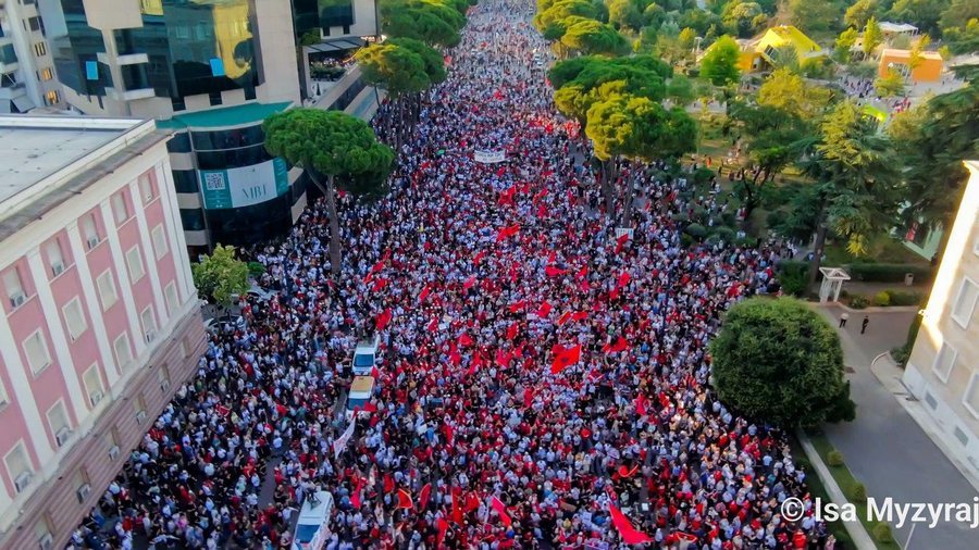 Protesta/ Thirrja e deputetit të PS: Keni alternativ më të