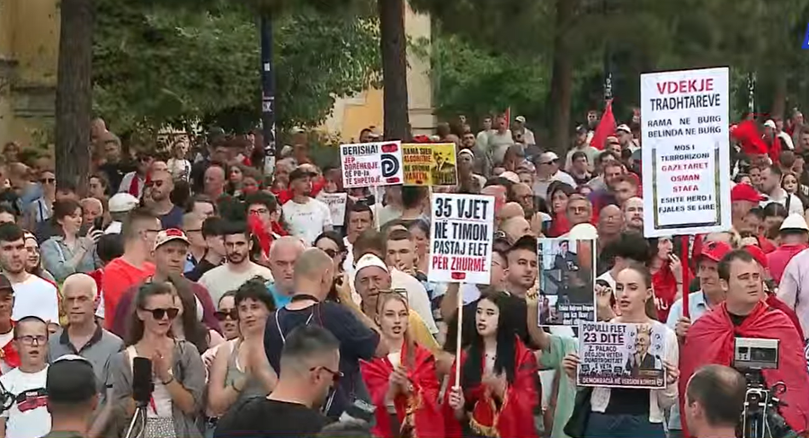 23 ditë protestë, qytetarët mblidhen para Kryeministrisë: