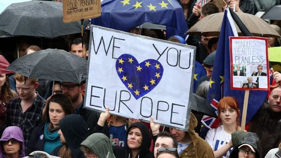 Lond&euml;r, gjenerata Z k&euml;rkon rikthimin e Britanis&euml; s&euml; Madhe