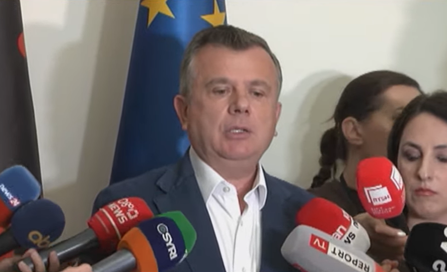 K&euml;rkesat e protestuesve, Balla: Mos u lodhni kot, vet&euml;m vota e