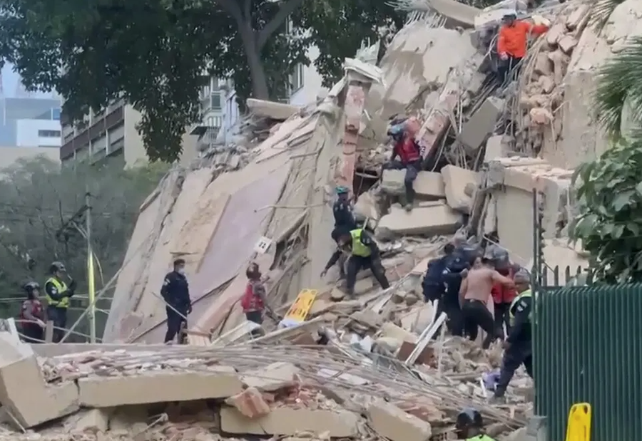Mbi 25  mij&euml; t&euml; zhdukur  dhe 164 t&euml; vdekur nga t&euml;rmetet e