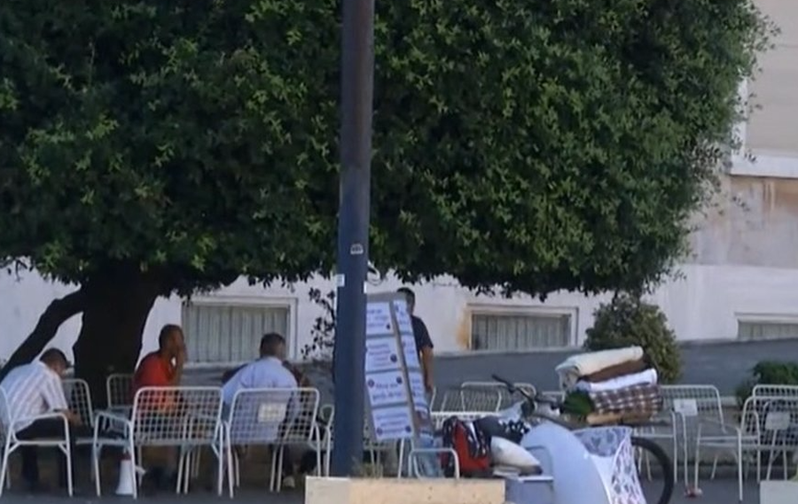 T&euml; mbuluar me batanije, protestuesit e gdhijn&euml; s&euml;rish para