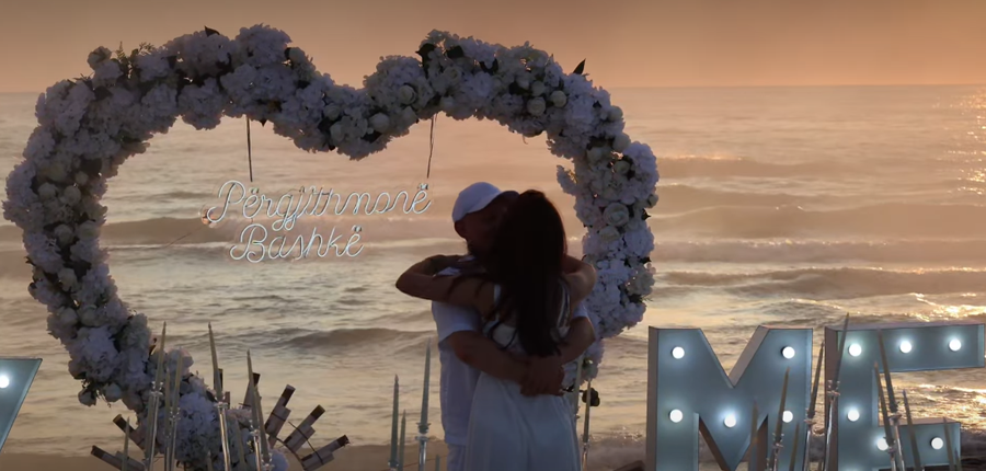VIDEO-FOTO/ Ajo i tha "PO", Osman Stafa kuror&euml;zon fejes&euml;n me