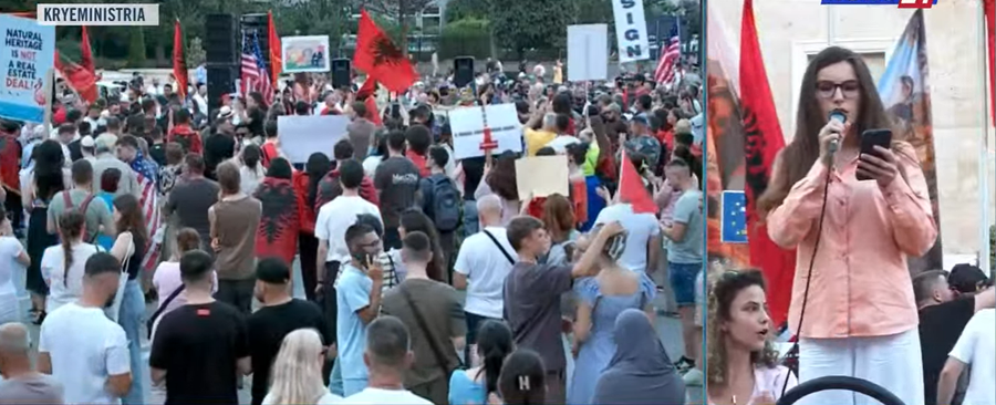 Dita e 27-t&euml; e protest&euml;s/ Qytetar&euml;t mblidhen para