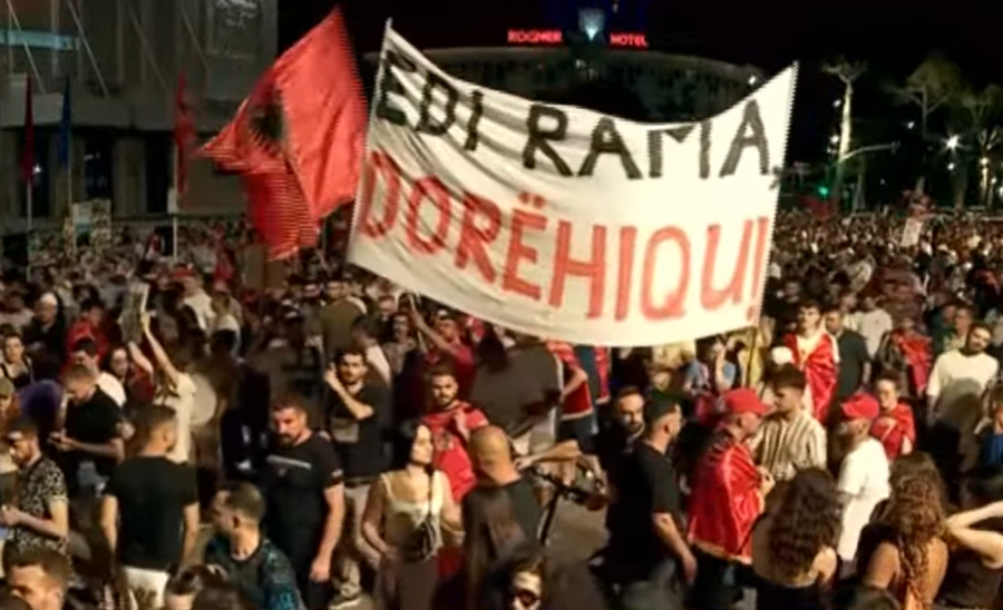 Protesta e 28-t&euml; n&euml; Tiran&euml;, k&euml;rkohet dor&euml;heqja e