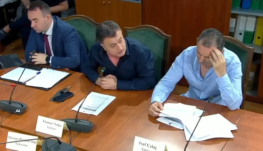 VIDEO/ &ldquo;Ku fshihet Ergys Agasi?&rdquo;, Flamur Noka pyet n&euml; komision