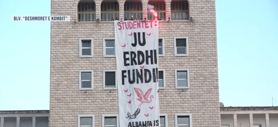 Protesta e 30-t&euml; n&euml; Tiran&euml;, tensione mes policis&euml; dhe