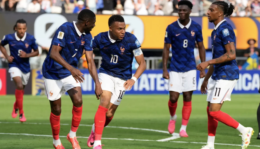 "Gjelat" e Francës shkatërrojnë Suedinë, Mbappe