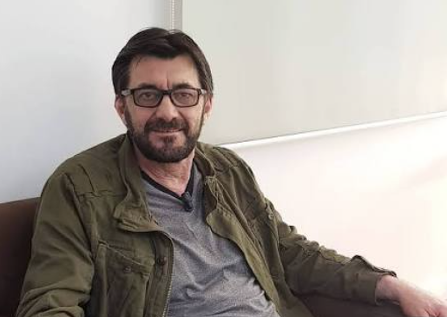 Shpallet n&euml; k&euml;rkim personi q&euml; dhunoi gazetarin! Demalia: Kujtoi
