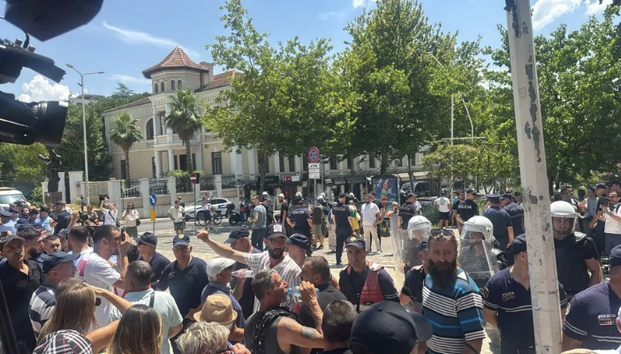 Sot Kuvendi mblidhet n&euml; seanc&euml; plenare, qytetar&euml;t