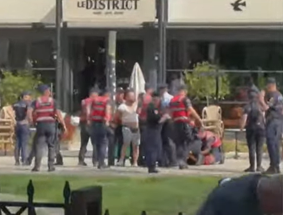&ldquo;Diktatur&euml; e sofistikuar&rdquo;, protestuesit p&euml;rplasen me