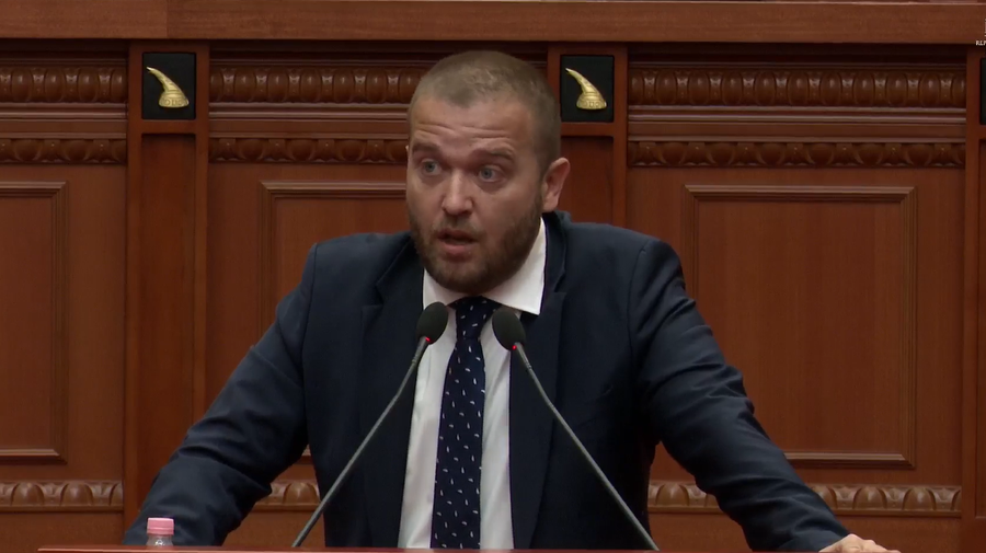 2 orë më herët në Kuvend nga frika e protestuesve, Bido: