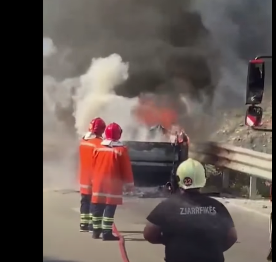 VIDEO-FOTO/Shkrumbohet makina në rrugën e Lumit të Vlorës,