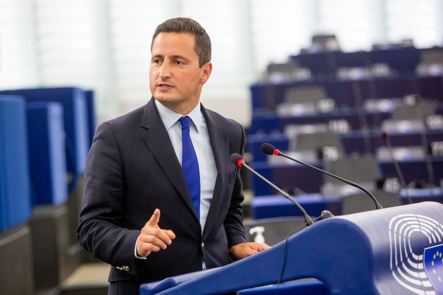 Përplasjet tek Kuvendi, reagon eurodeputeti Stefanuta: Dhuna ndaj