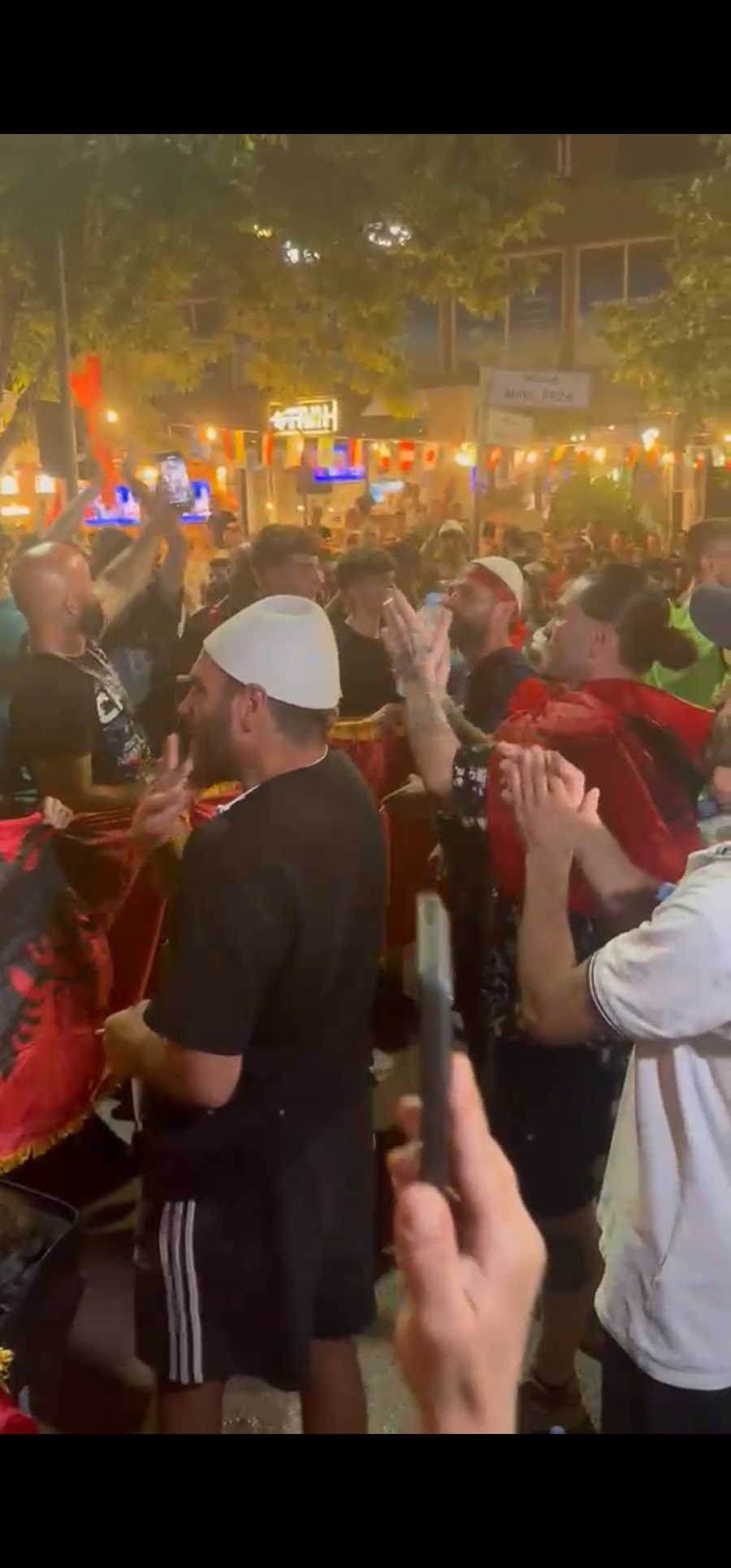 VIDEO/ "Nuk jeni vetëm", mijëra qytetarë tek