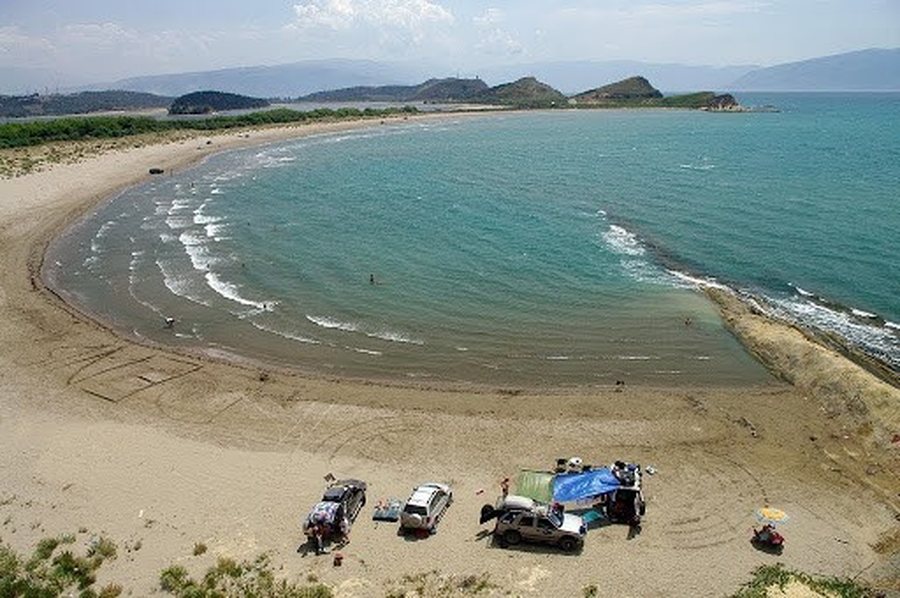 Kishte shkuar me pushime me familjen, 29-vje&ccedil;arja mbytet n&euml; plazhin