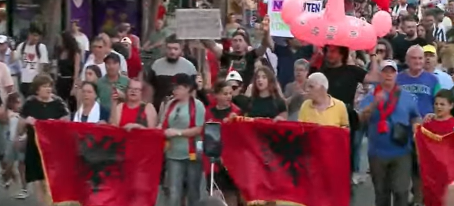 Protesta e 34-t kundër qeverisë në Tiranë, nis marshimi