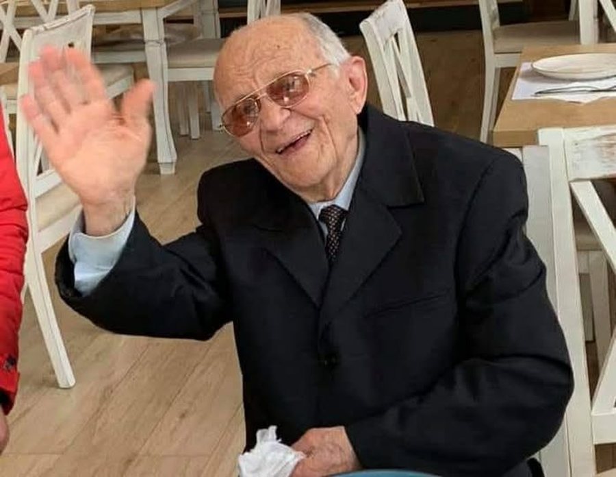 Nj&euml; jet&euml; kushtuar sken&euml;s, ndahet nga jeta aktori i njohur