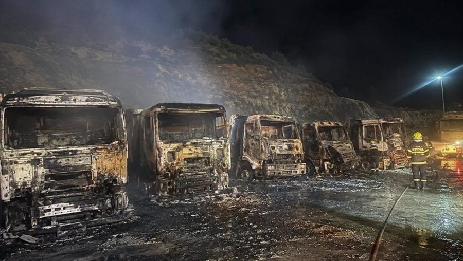 Digjen pes&euml; kamion&euml; t&euml; nj&euml; guroreje n&euml; Kurbin, dyshon