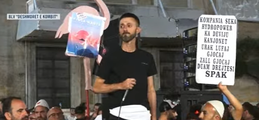 &ldquo;Gjyshin ma var&euml;n n&euml; litar, babain ma shfryt&euml;zuan n&euml;